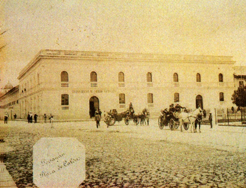 FERNANDEZ HERMANOS.
Plaza de Caldas. Popayán. 1897c.
Copia en albúmina. 1 1.6 x 15.1 cm.
Colección Museo Valencia. Popayán.