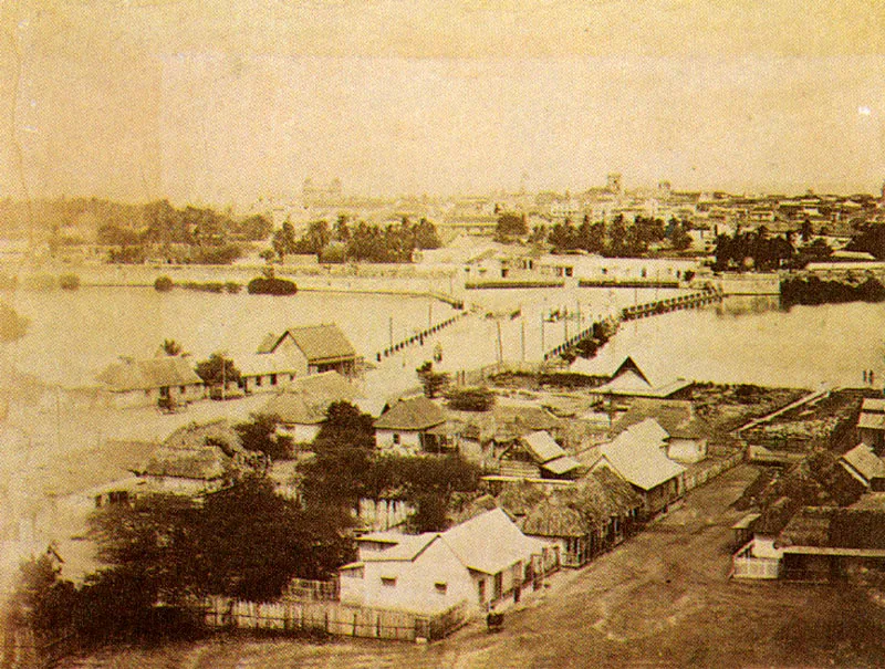 LUIS FELIPE Y GENEROSO JASPE. Vista de Cartagena desde el Cerro de
San Felipe. 1900.
Copia en albúmina. 14.5 x 19.2 cm.
Propiedad Darío Morales, París.
