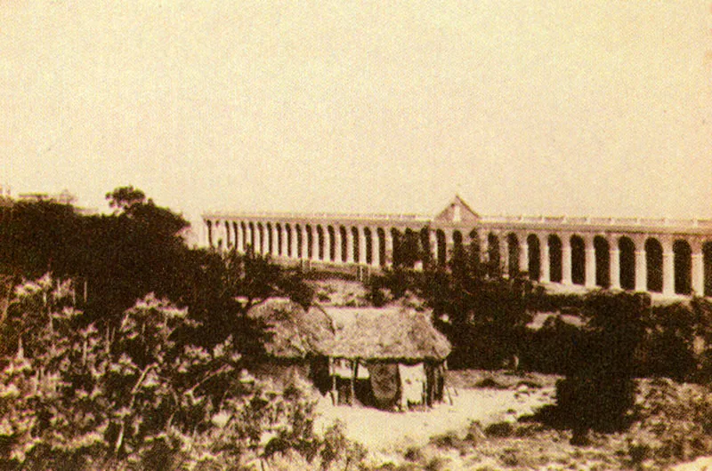 LUIS A. DELGADO. Las Bóvedas. Cartagena. 1895c. Copia en albúmina. 13.7 x 20.3 cm. Propiedad. Jorge Langlais, Bogotá.