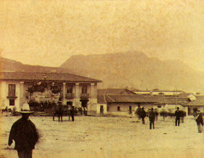 HENRI DUPERLY.
Plazo de San Victorino. Bogotá. 1895.
Copio en albúmina. 19.0 x 23.5 cm.
Propiedad Carlos Montoya Restrepo,
Bogotá.