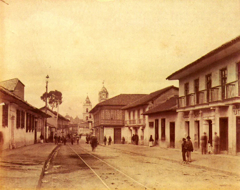 HENRI DUPERLY.
Calle Real. Bogotá. 1895c.
Copia en albúmina. 19.3 x 24.3 cm.
Propiedad Carlos Montoya Restrepo,
Bogotá.