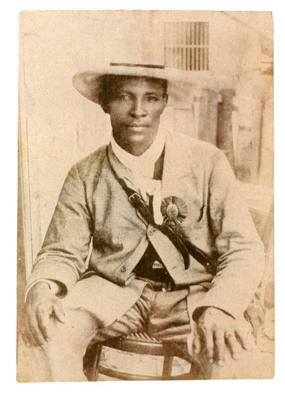 ANONIMO. Ramón Marín (Negro Marín) 1900c. Copia en albúmina. 8.6 X 5.9 cm. Colección Academia Colombiana de Historia, Bogotá.