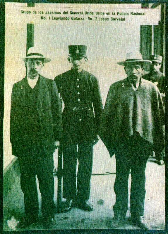 ARISTIDES ARIZA. Diversos aspectos relacionados con la muerte del General
Rafael Uribe Uribe, Bogotá. 1914. Copias en gelatina. 10.8 X 15.5 cm. Promedio. Propiedad Germán Zea Hernández, Bogotá.