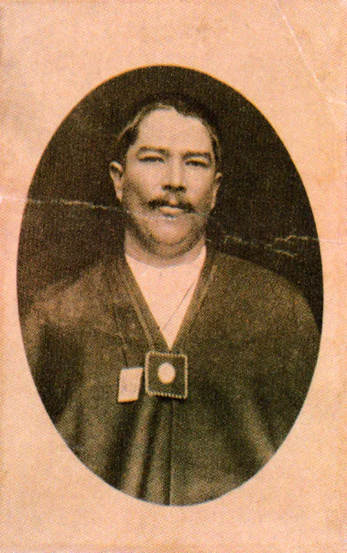 BENJAMIN DE LA CALLE. Retrato del condenado a muerte. Medellín. 1906c. Copia en gelatina. 12.9 x 8.2 Cm. Propiedad Darlo Ruiz, Medellín.