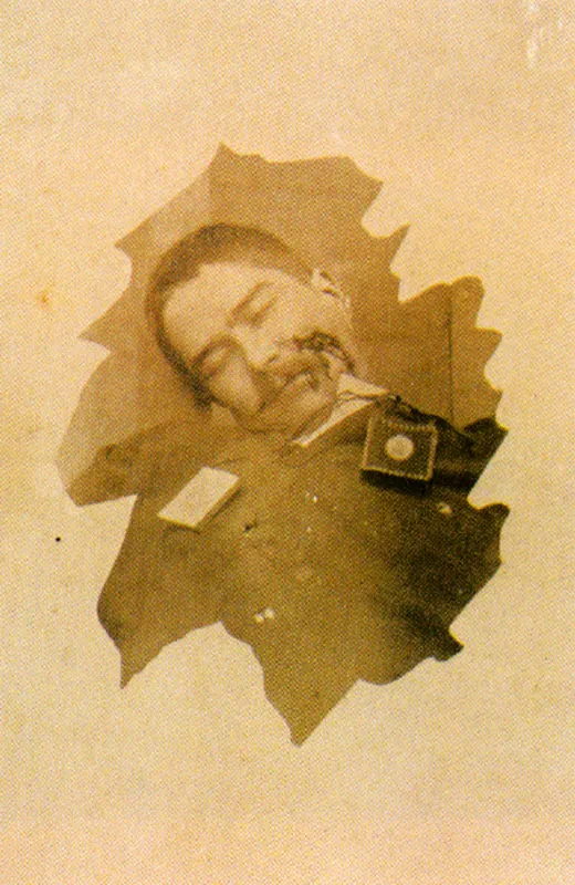 BENJAMIN DE LA CALLE. Reo fusilado (detalle) Medellín 1900c. Copia en gelatina. 17.1 x 12.2 cm, Propiedad Darlo Ruiz, Medellín.