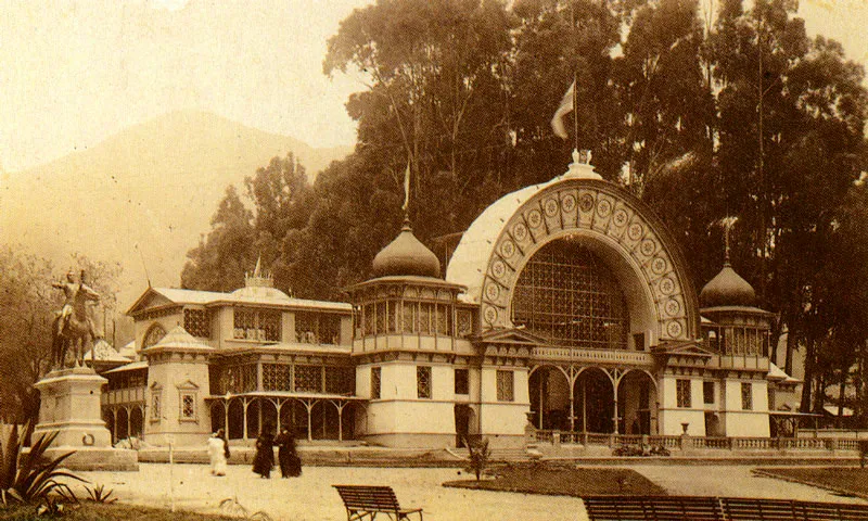 ANONIMO. Pabellón de la industria en la Exposición del Centenario. Bogotá.
1910. Copia en gelatina. 8.9 x 14.2 cm. Propiedad José E. Sánchez, Popayán.