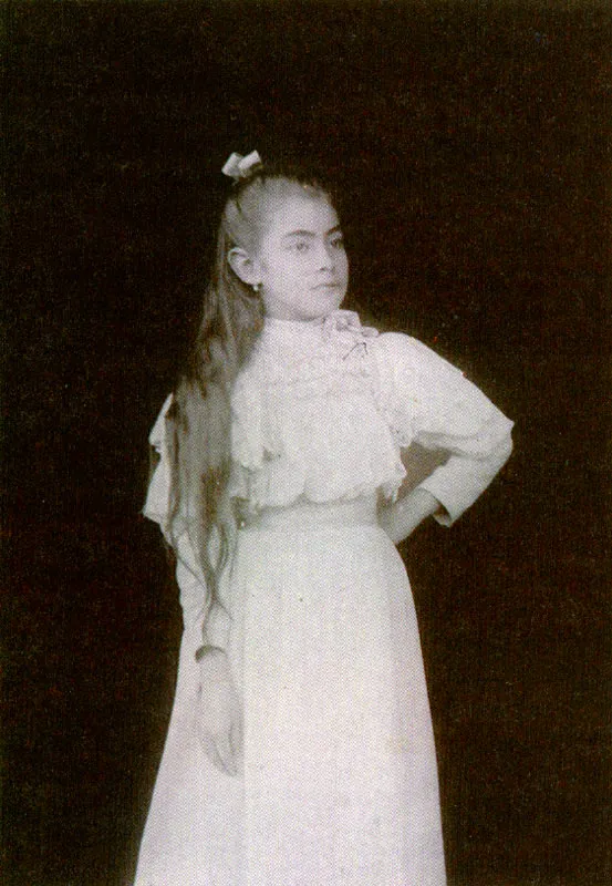 CESAR ESTEVEZ. Concepción Quevedo Zornoza. Bogotá. 1898. Copia en albúmina. 14.3 x 10.0 cm. Propiedad Miguel H. Rozo, Zipaquirá.