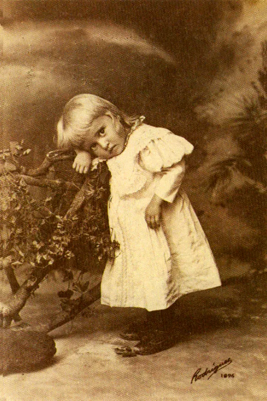 MELITON RODRIGUEZ. León de Greiff Medellín. 1896. Copia reciente de negativo gelatina vidrio. 17.2 x 11.3 cm. Archivo Fotografía Rodríguez Medellín.