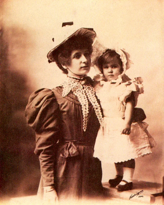 MELITON RODRIGUEZ.
Helhe e Irene Canepa. Medellín. 1892.
Copia reciente de negativo gelatina vidrio.
20.2 x 25.4 cm.
Archivo Fotografía Rodríguez, Medellín,