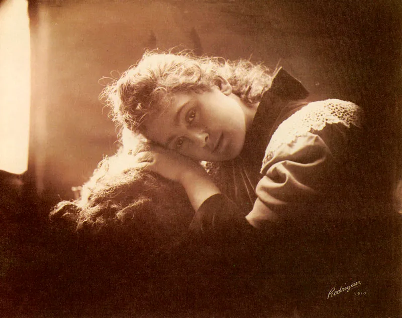 MELITON RODRIGUEZ.
Lucía Henao. Medellín. 1910.
Copia reciente de negativo gelatina vidrio.
20.2 X 25.3 cm.