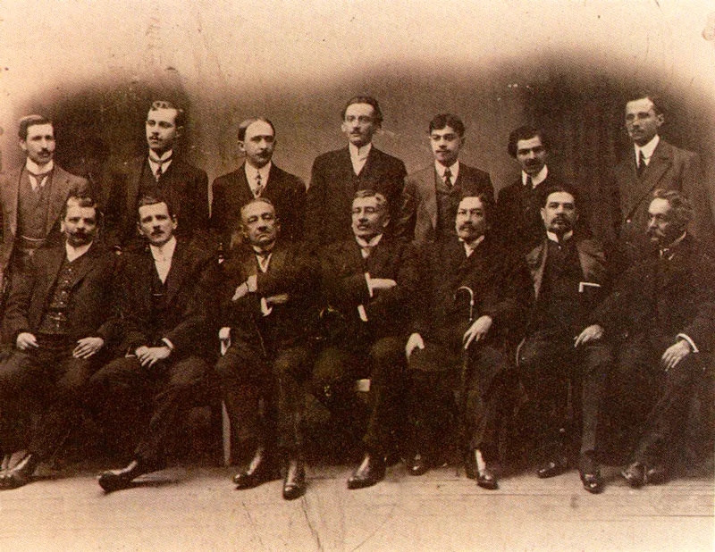 ARISTIDES ARIZA.
Integrantes de la Gruta Simbólica. 1915c.
Copia en gelatina. 24.0 X 30.3 cm.
Propiedad Martha Fajardo de Rueda,
Bogotá.