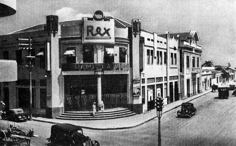 ANONIMO.
Teatro Rex. Barranquilla. 1930c.
Impresión por rotograbado.
9.0 X 14.0 cm.
Propiedad particular, Bogotá.