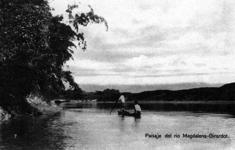 J. N. GOMEZ. Paisaje del Río Magdalena. Girardot. 1930c. Copia en gelatina. 8.8 x 13.6 cm. Propiedad Ardila & Lleras, Bogotá.