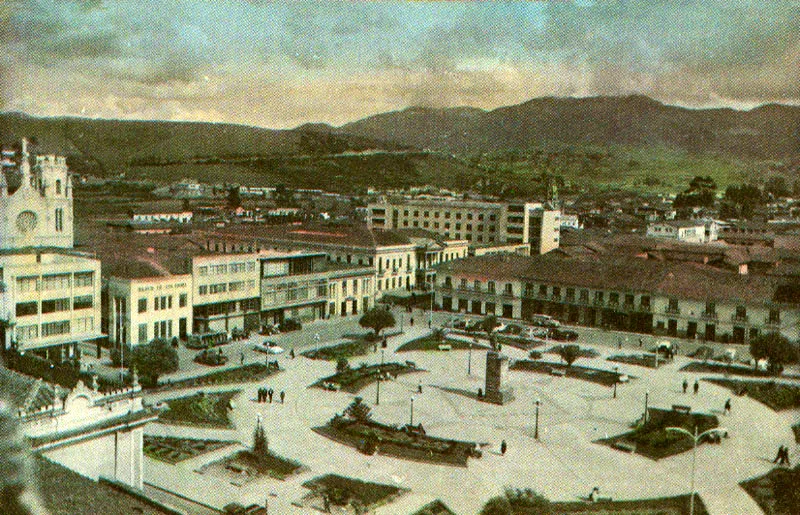 ANONIMO.  
Vista del parque Nario. Pasto.
1935c. Copia en gelatina.
Iluminada 9.1 X 14.1 cm.
Propiedad particular, Bogot. 