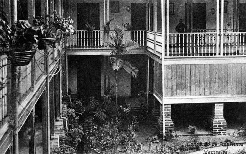 GUTIERREZ Y FELIXERRE. Vista interior del convento de los Agustinos. Manizales. 1930c. impresión por fotograbado. 8.8 x 13.8 cm. Colección Academia Colombiana de Historia, Bogotá.