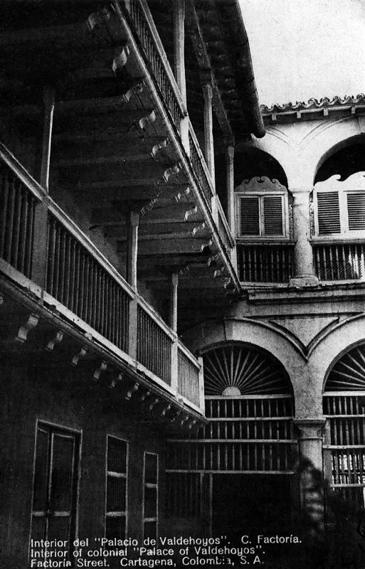 ANONIMO. Interior del palacio de Valdehoyos. Cartagena. 1925c. Copia en gelatina. 13.1 X 8.2 cm. Propiedad particular, Bogotá.