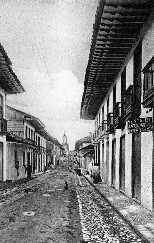GUTIERREZ Y FELIXERRE . Calle Real, Manizales. 1925c. Impresión Por rotograbado. 13.9 x 8.9 cm. Colección Academia Colombiano de Historia, Bogotá.