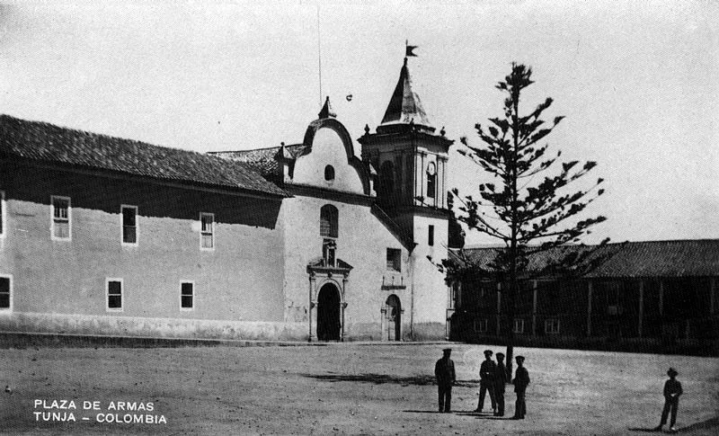 ANONIMO. 
Plaza de Armas. Tunja. 1930C.
Copia en gelatina. 8.8 x 13.7 cm.
Propiedad particular, Bogot. 