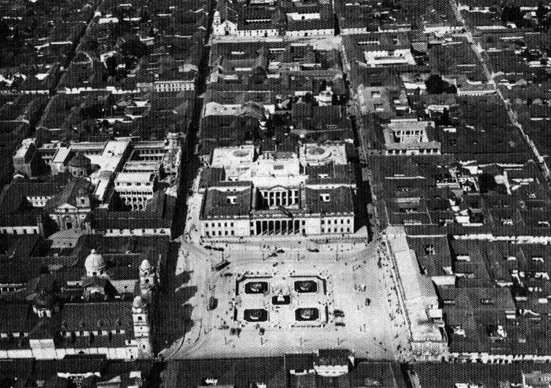 SCADTA. Vista aérea de la Plaza de Bolívar. 1923c. Copia en gelatina. 1 1.8 x 15.6 cm. Propiedad Avianca, Bogotá.