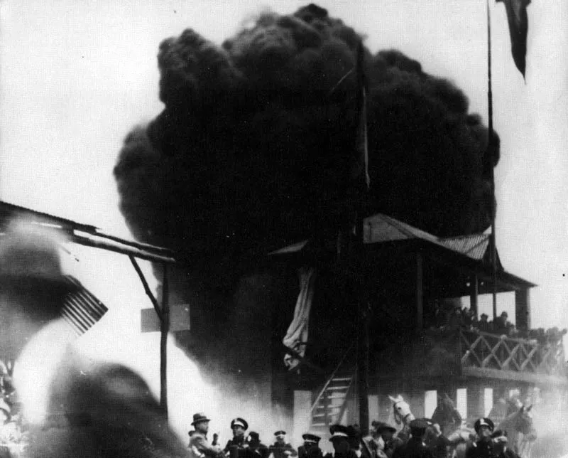 IGNACIO GAITAN.
Explosión del avión en el campo
de Santa Ana. Bogotá. 1938.
Copia reciente de negativo
nitrato celulosa. Archivo
LUNGA, Bogotá.