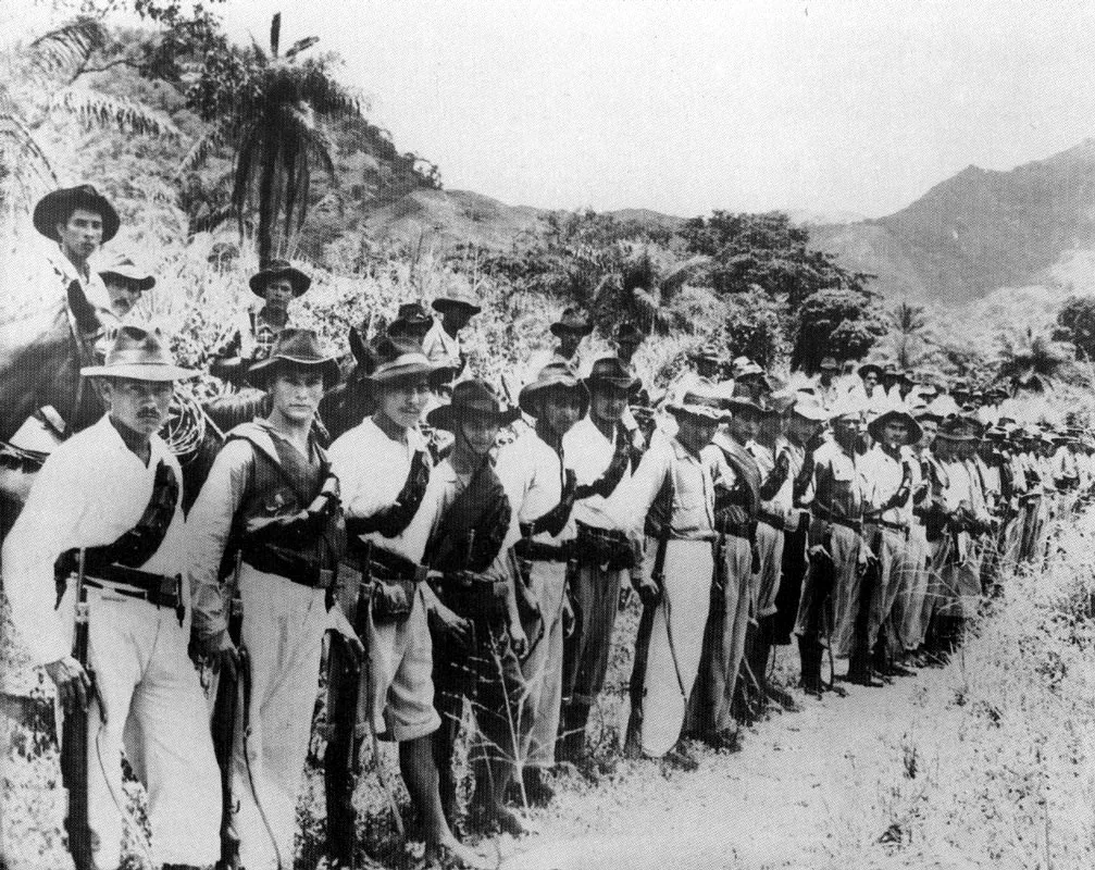 LUIS GAITAN. Entrega de guerrilleros. 1953. Copia reciente. Archivo LUNGA, Bogot. 