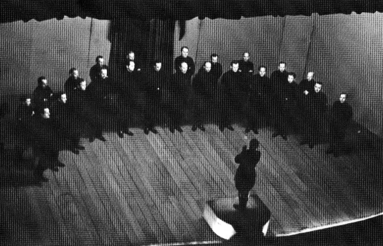 HERMI FRIEDMANN. Coro "Los Cosacos del Don" dirigidos por Serge Jaroff. Bogotá. 1950c Copia en gelatina. 23.5 X 34.O cm. Archivo Foto Hermi, Bogotá.