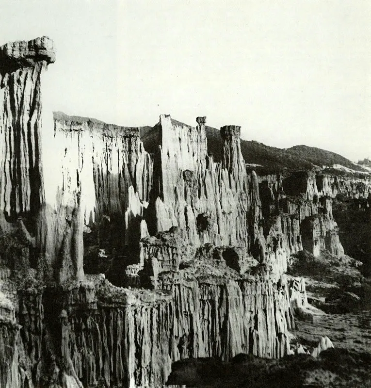 ERWIN KRAUS. Erosiones cerca a Tunjuelo. 1936. Copia reciente. Archívo Erwin Kraus, Bogotá.