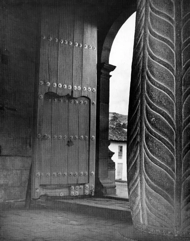 HERMI FRIEDMANN. Iglesia de Mongu, Boyac, 1945c.  Copia e gelatina.  Archivo Foto Hermi. Bogot.  