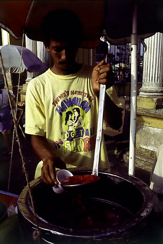 Vendedores ambulantes de alimentos en Cartagena, Bolívar.