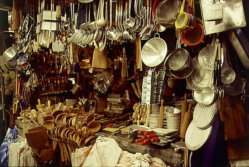 Venta de utensilios en Paloquemao. Bogotá.