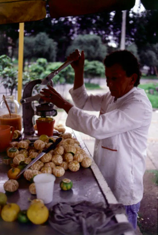 Venta de jugos en el Parque Nacional, Bogotá.