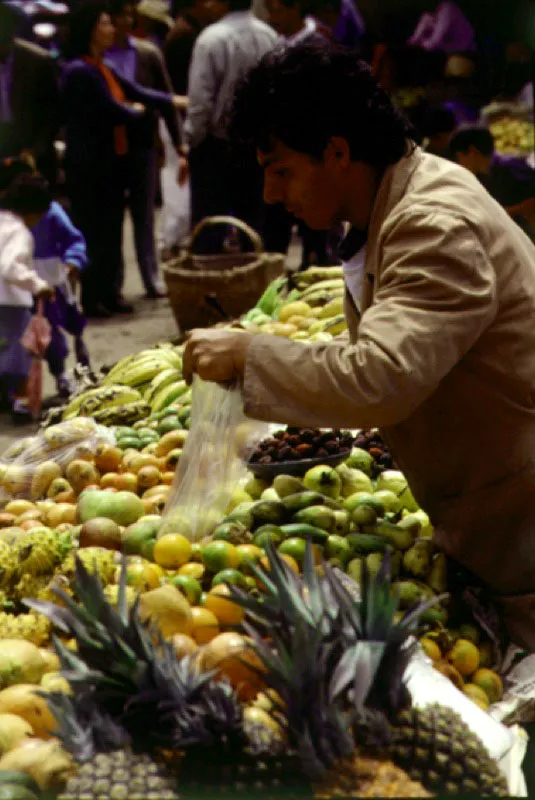 Venta de frutas en el barrio Restrepo, Bogotá.