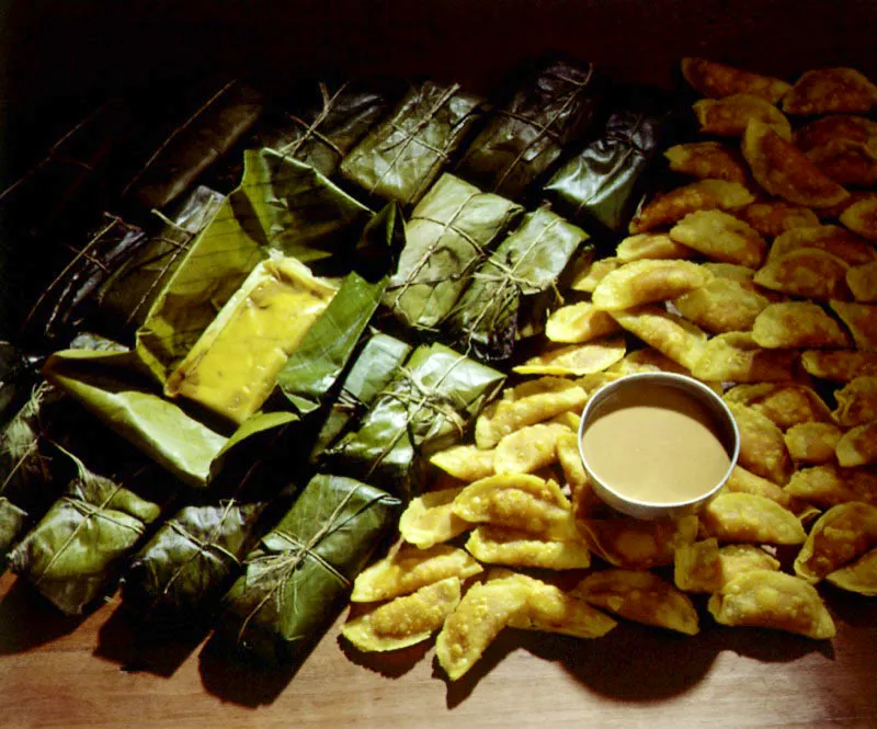 Tamales y Empanadas de pipián con Ají de maní.