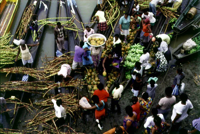 Mercado sobre el río Atrato en Quibdó, Chocó.