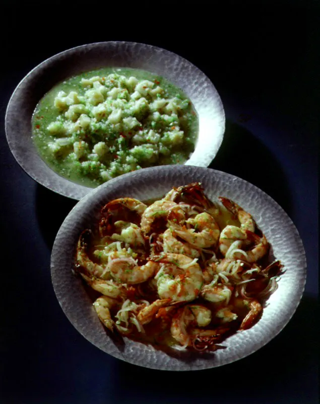 Cebiche de langostinos y Cebiche de pescado.