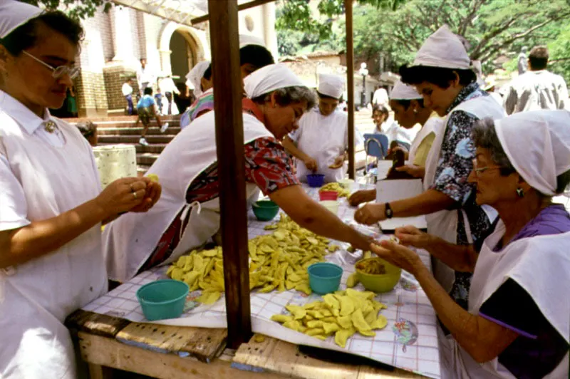 Preparación y venta de empanadas. Medellín, Antioquia.