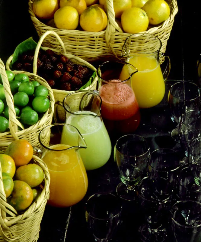 Jugos de frutas: de mandarina, de limón, de mora y de naranja.