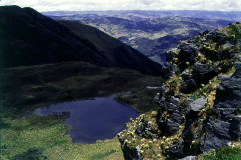 Laguna de Iguaque en el páramo de su nombre. Boyacá.