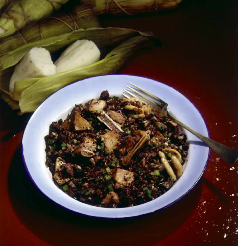 Friche. Más que de una preparación, fiche es el nombre de una técnica culinaria. El fiche de cordero es un guiso de entrañas y carnes, en una salsa que liga la sangre del animal. El cabrito se sirve en La Guajira y en lo Santanderes en ocasiones especiales, en su preparación varían algunos elementos según la región.