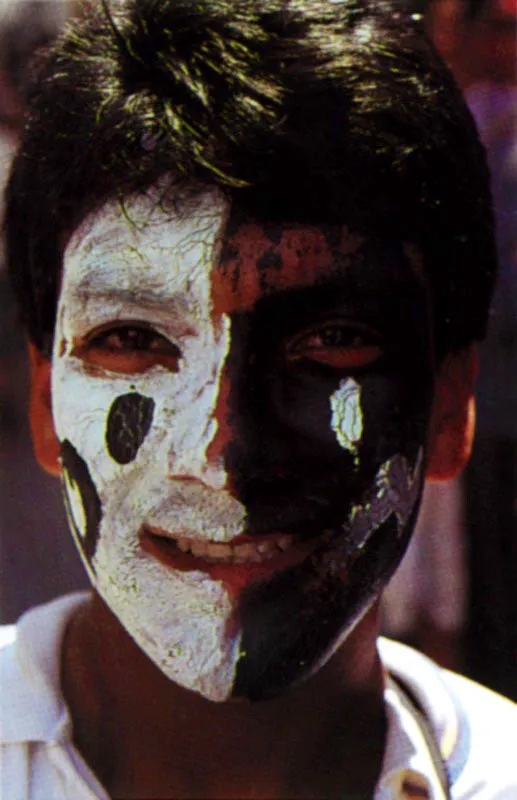 Fasto facial y atuendo de carnaval invaden la antigua fiesta de los blanquitos y negritos en San Juan de Pasto, Nariño.
Jeremy Horner
