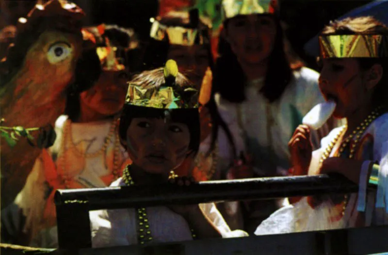 Fasto facial y atuendo de carnaval invaden la antigua fiesta de los blanquitos y negritos en San Juan de Pasto, Nariño. Jeremy Horner