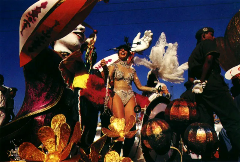 En el carnaval de Barranquilla, Atlántico, confluyen tradiciones occidentales y antiguas con nuevas visiones festivas de indios y negros en desfiles, carrozas, comparsas y danzas. Jeremy Horner