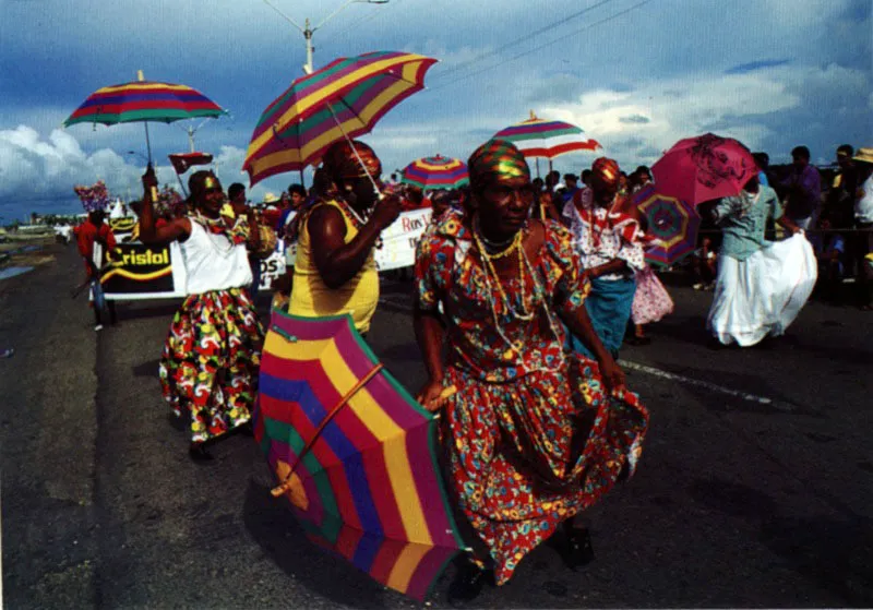 Farotas de Talaigua. Hombres en disfraz de mujeres. Cartagena de Indias, Bolívar. Jeremy Horner