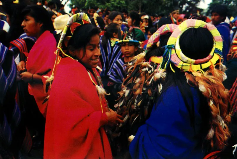 Carnaval de indios Camtzá en Sibundoy, Putumayo. El traje de sombrero y corona y la dulzaina de este indio expresan la permanencia de su encuentro cultural con Occidente Jeremy Horner