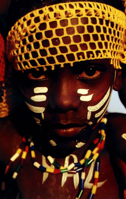 El tatuaje, como identificación tribal y adorno corporal en Africa, surge como gala de carnaval. Batalla de flores.
Barranquilla, Atlántico. Jeremy Horner