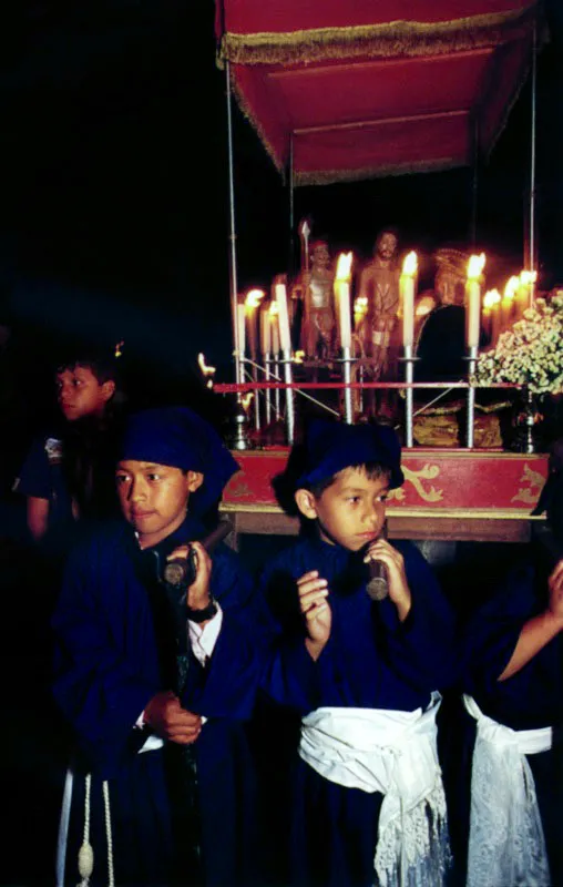 En Popayán se celebra una Semana Santa Chiquita a continuación de la Semana Mayor.
Sus personajes son niños que adornan cada paso con flores de determinado color siguiendo el simbolismo tradicional cromático de cada santo. Jeremy Horner