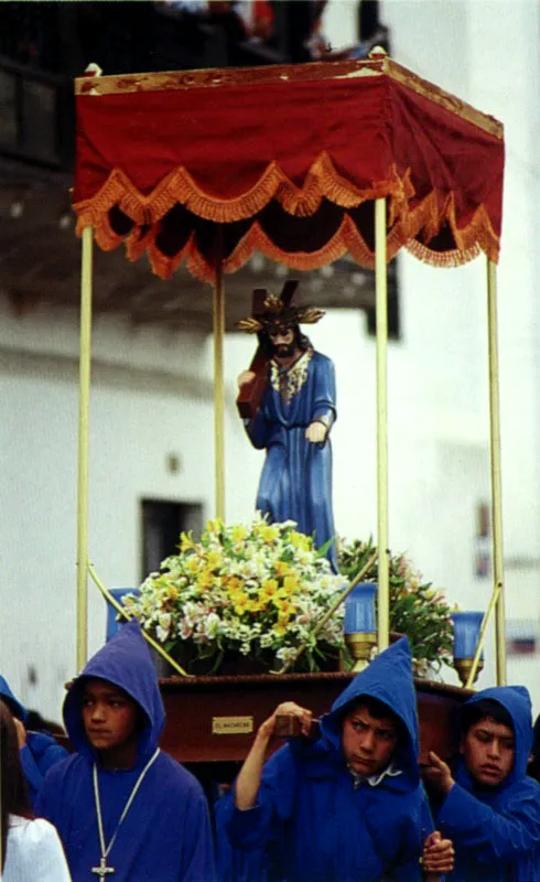  La riqueza de las imgenes de arte religioso cristiano que desfilan durante la Semana Santa en las diferentes ciudades es grande y sus mejores ejemplos se remontan a los tiempos de la colonia. Pamplona, en Norte de Santander, es una de las que conservan magnficas tradiciones, excelentes obras y tesoros en madera, metales y diseos.  Jeremy Horner