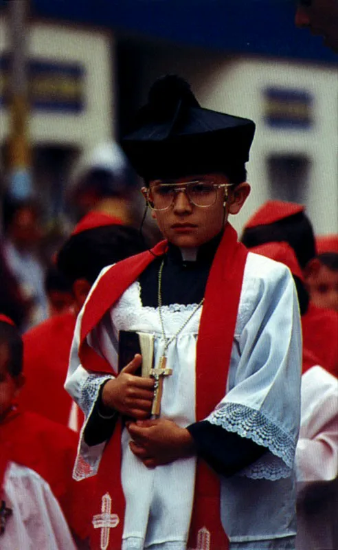  La riqueza de las imgenes de arte religioso cristiano que desfilan durante la Semana Santa en las diferentes ciudades es grande y sus mejores ejemplos se remontan a los tiempos de la colonia. Pamplona, en Norte de Santander, es una de las que conservan magnficas tradiciones, excelentes obras y tesoros en madera, metales y diseos.  Jeremy Horner