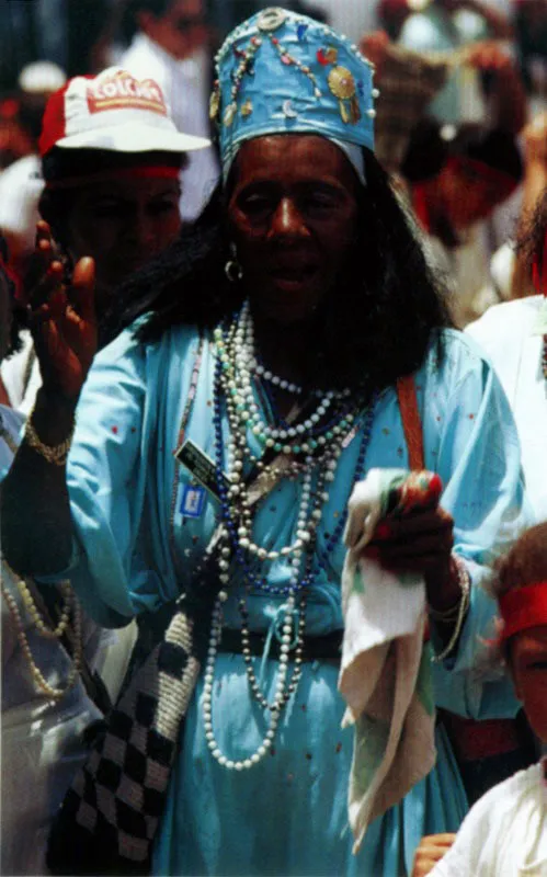 La influencia del traje de los indios de la Sierra Nevada de Santa Marta y su estirpe se hace presente en el festival de la leyenda vallenata en Valledupar, Cesar. Andrs Gullo canta en su paseo vallenato:
Mi tierra linda es el Magdalena / tierra bonita donde nac /
cuando estoy lejos sufro por ella / y fuera de ella no s vivir.
Cuando a lo lejos miro la Sierra / me siento lleno de inspiracin
porque ella tiene todo el fulgor / de esa belleza del Magdalena. Jeremy Horner