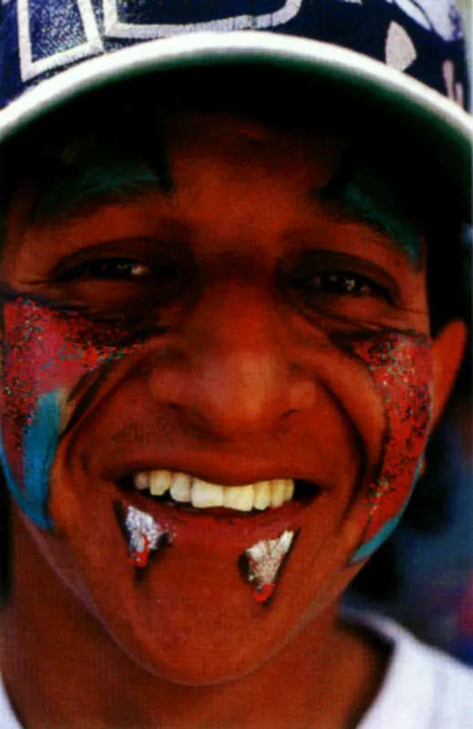 Belcebú, que tu reinado sea / tan durable como el mundo, / el cual fenecerá cuando el padre sol / deje de alentarlo y darle / su luz misericordiosa. Saludo al Diablo del carnaval, ofrecido en febrero 7 de 1925 por el poeta riosuceño José Trejos. Jeremy Horner